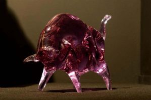 CAPOLAVORO - TORO MIURA IN PROCINTO DI CARICARE -  COLORE VIOLA E ROSA - opera unica firmata del maestro Romano Tagliapietra - (NEW ENTRY)
